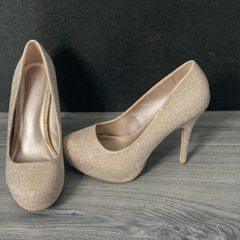 Mix No. 6 | Sarti Platform Pump | Gold Glitter | Size 8